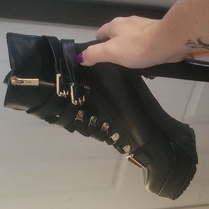 High platform woth treaded sole